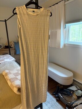 Old Navy Striped Maxi Dress - Cream and Black